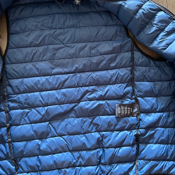 Men's Black Puffer Vest - Picture 5 of 9